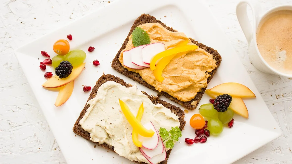 Alimentación consciente con un plato saludable